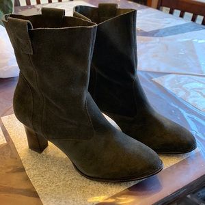 Womens Calf length boot. Leather uppers like new condition size 11 angel wings‎